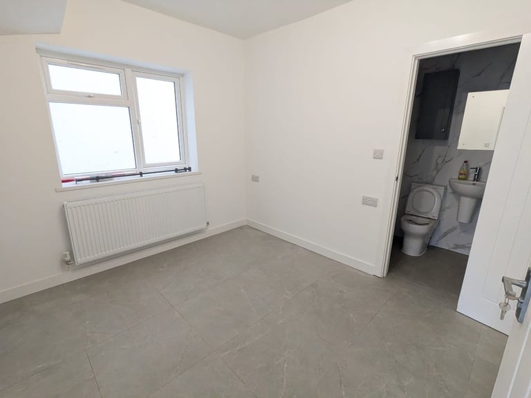Selection of brand new en-suite rooms to rent in South Harrow. Large kitchen, garden and parking