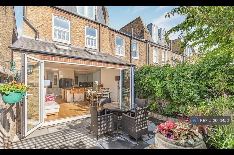 3 bedroom house in Ravensbury Road, London, SW18 (3 bed) (#2663450)