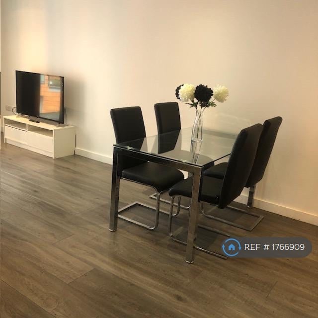 2 bedroom flat in Railway Terrace, Slough, SL2 (2 bed) (#1766909)