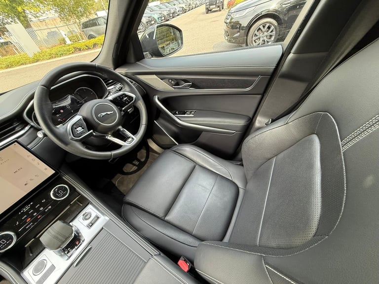 2022 Jaguar F-Pace 2.0 D200 MHEV R-Dynamic Black SUV 5dr Diesel Auto AWD Euro 6 (s/s) (204 ps) ES...