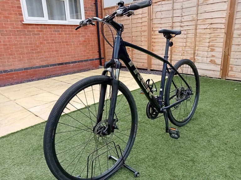Trek Dual Sport Hybrid Mountain Bike.