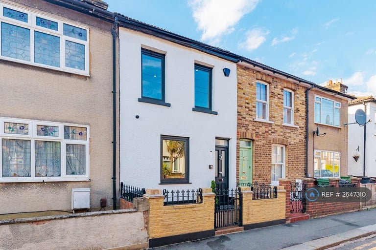 3 bedroom house in Mayfield Road, London, E17 (3 bed) (#2647310)