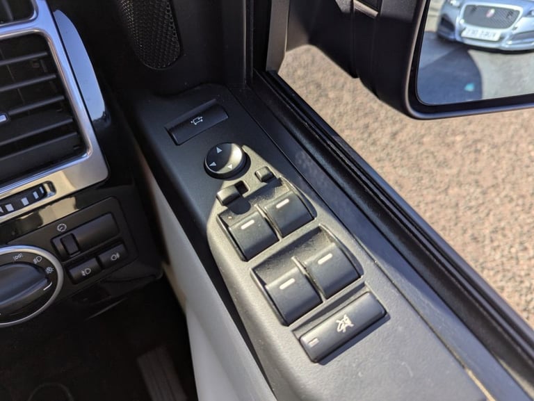 2011 Land Rover Range Rover 4.4 TD V8 Vogue SUV 5dr Diesel Auto 4WD Euro 5 (313 bhp) ESTATE Diese...