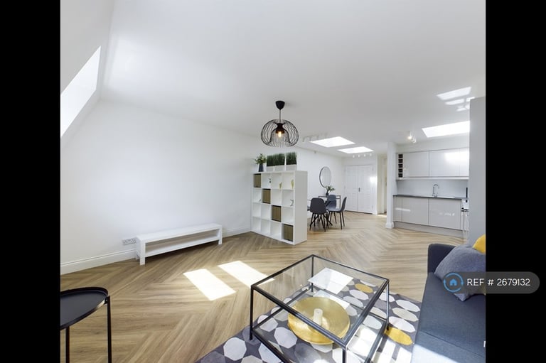 2 bedroom flat in Bethnal Green Road, London, E2 (2 bed) (#2679132)