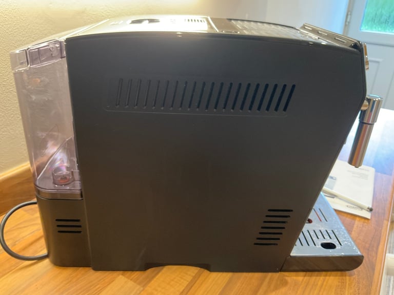 Delonghi Bean to Cup Coffee Machine 