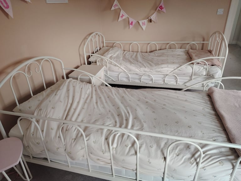 Kids bed