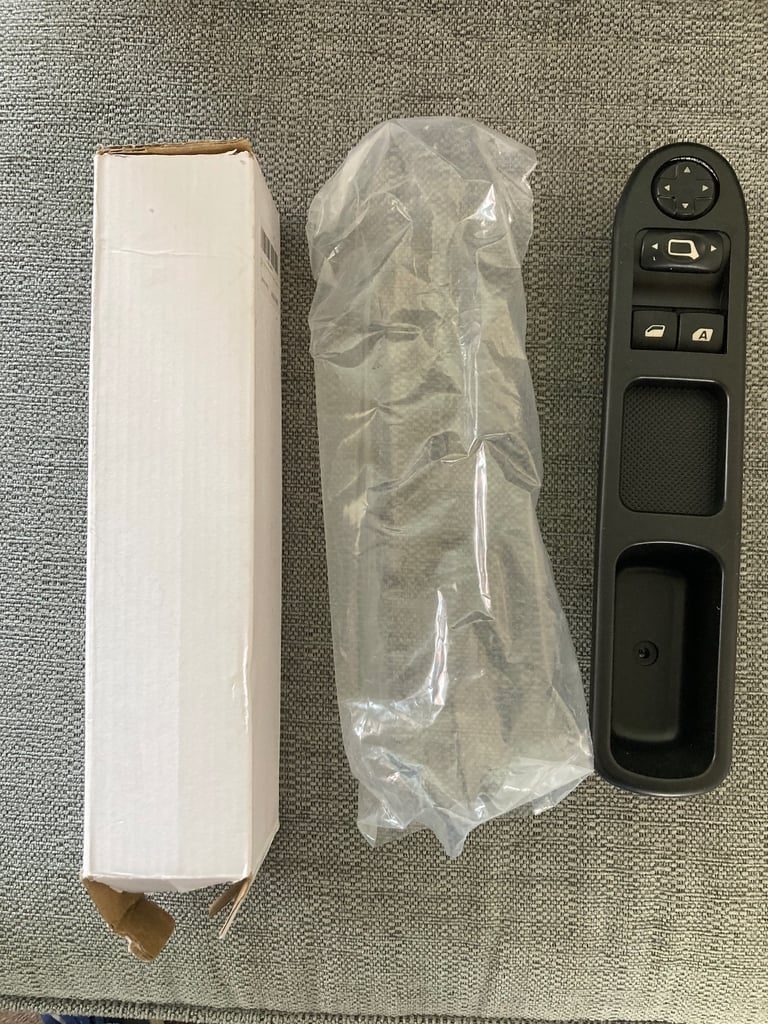 Peugeot 207 Electric Window and Mirror Switch 