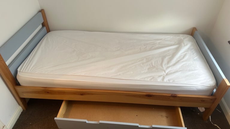 Single bed with fairly new mattress 