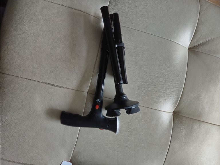 Twin grip folding cane 