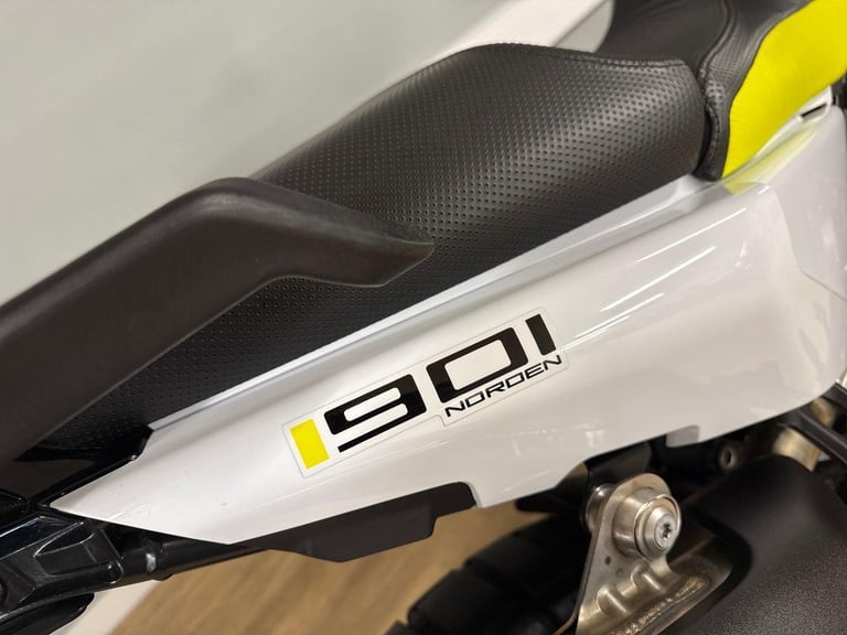 2022 Husqvarna 901 NORDEN 2022 Petrol silver Manual