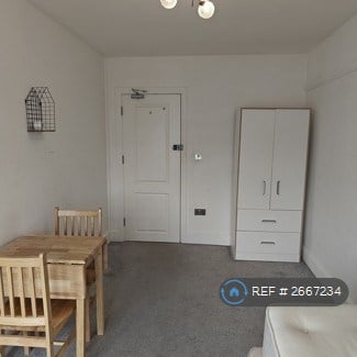 1 bedroom in Tudor Lodge, Pitsea, Basildon, SS13 (#2667234)