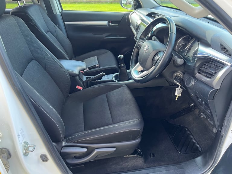 TOYOTA HILUX 2.4 D-4D 150PS ICON MANUAL 4X4 UTILITY PICKUP 21 REG 19,400 MILES
