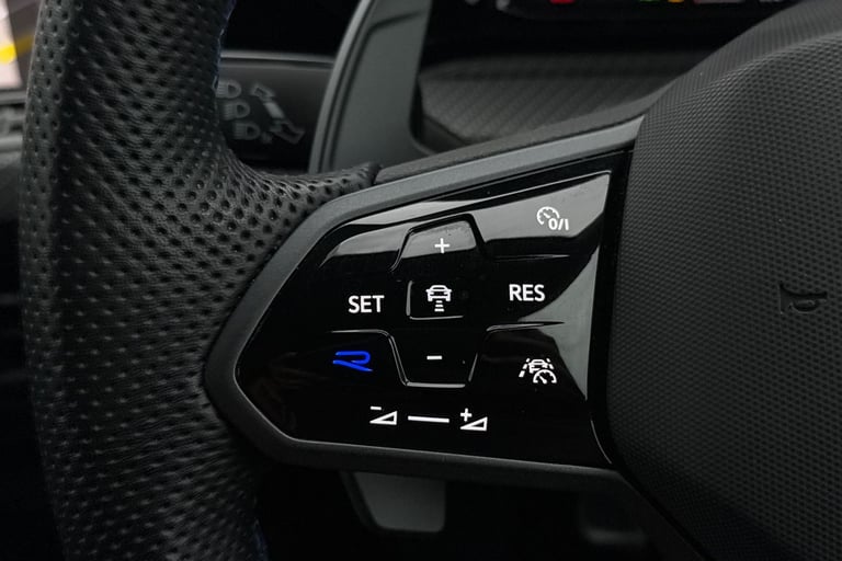 2023 Volkswagen Golf 2.0 TSI 320 R 4Motion 5dr DSG **REAR SIDE AIRBAGS, 19' ESTORIL BLACK A Hatch...