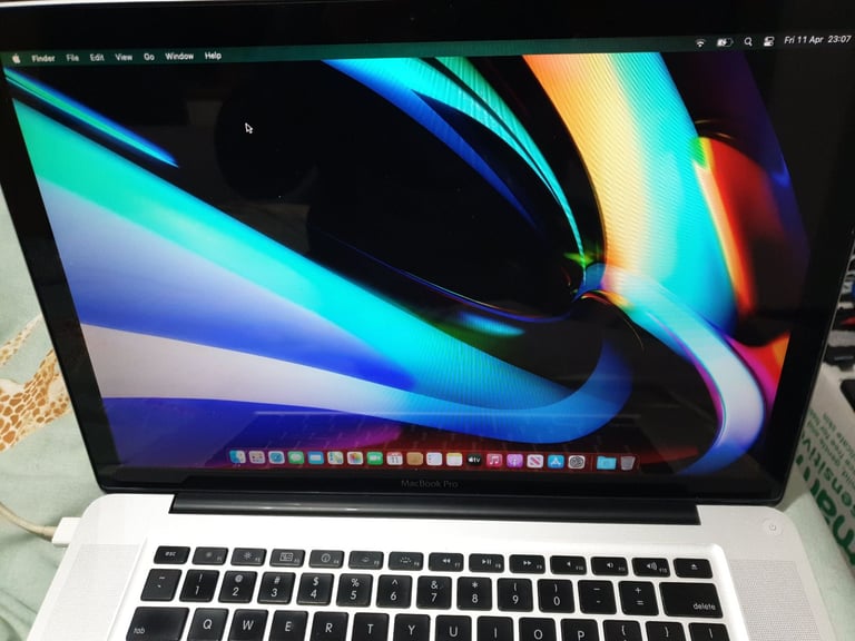 APPLE MACBOOK PRO A1286 15.4inch LAPTOP WITH CHARGER 2.53GHZ C2D, 8GB DDR3 128GB SSD RUNNING BIG SUR