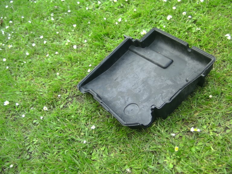 BMW MINI BATTERY COVER , EXCELLENT CONDITION , JUST £5