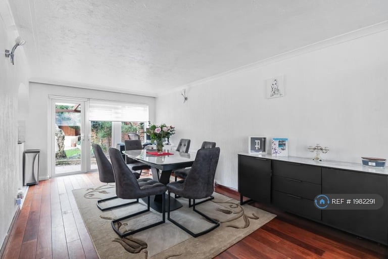 3 bedroom house in Richards Avenue, Romford, RM7 (3 bed) (#1982291)