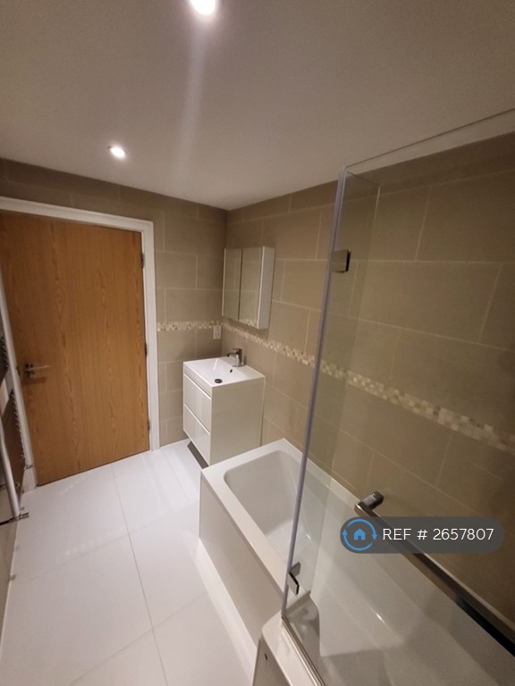 3 bedroom flat in Fortess Road, London, NW5 (3 bed) (#2657807)