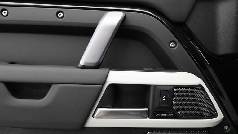 2024 Land Rover Defender 110 3.0 D300 MHEV X-Dynamic SE SUV 5dr Diesel Auto 4WD Euro 6 (s/s) (300...