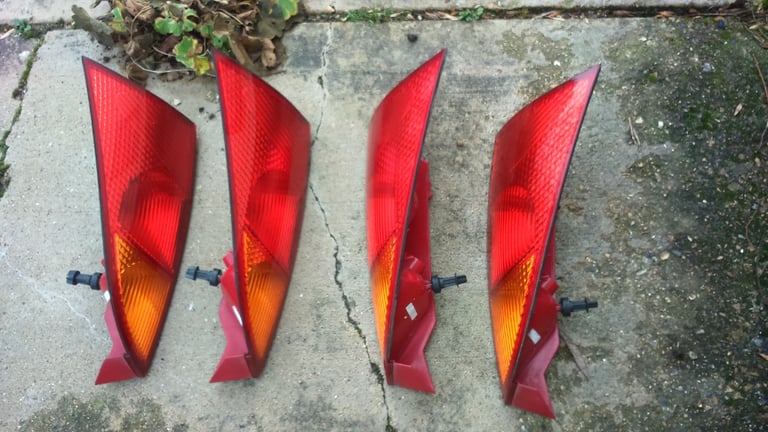 image for Ford Focus Mk1 Rear Light Lenses - 2 Pairs