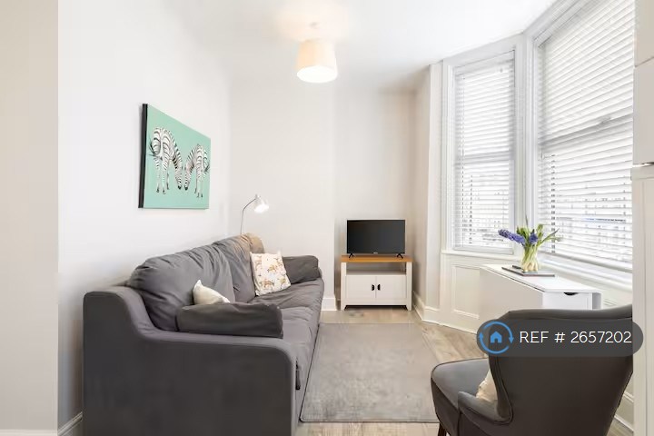 2 bedroom flat in Trafalgar Square, Scarborough, YO12 (2 bed) (#2657202)