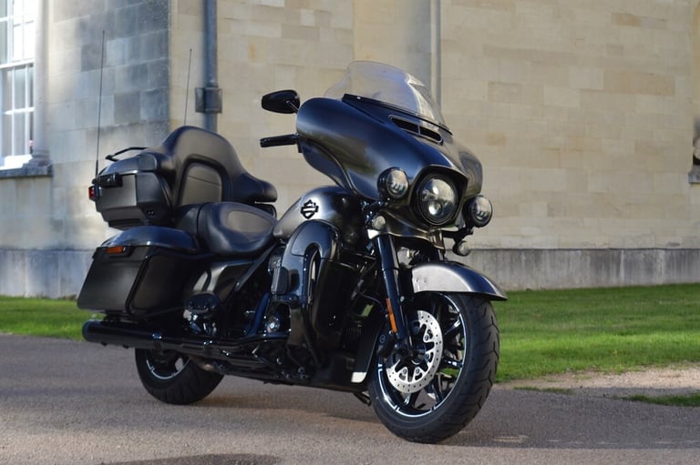 2018 Harley-Davidson CVO FLHTKSE Custom Colour (18MY) Tourer PETROL Manual