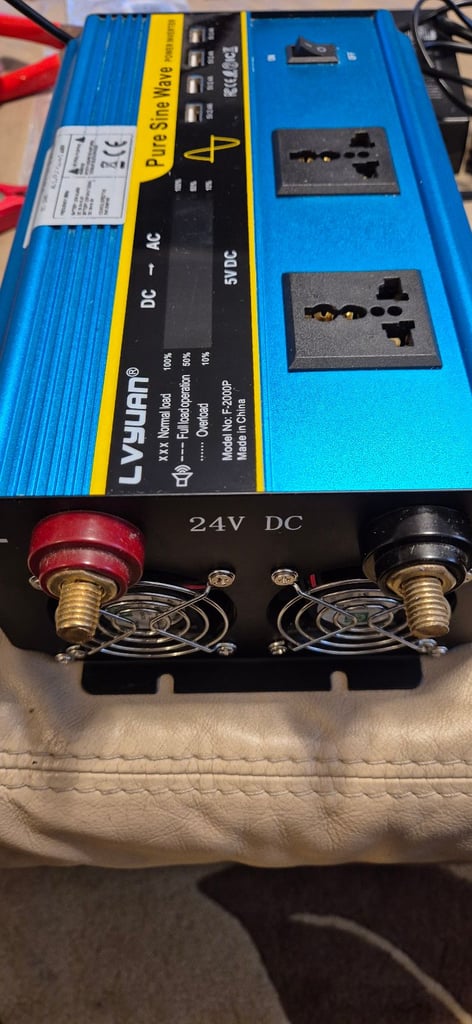 Power inventer 12V and 24V to 230V with portable battery 24V and charger.