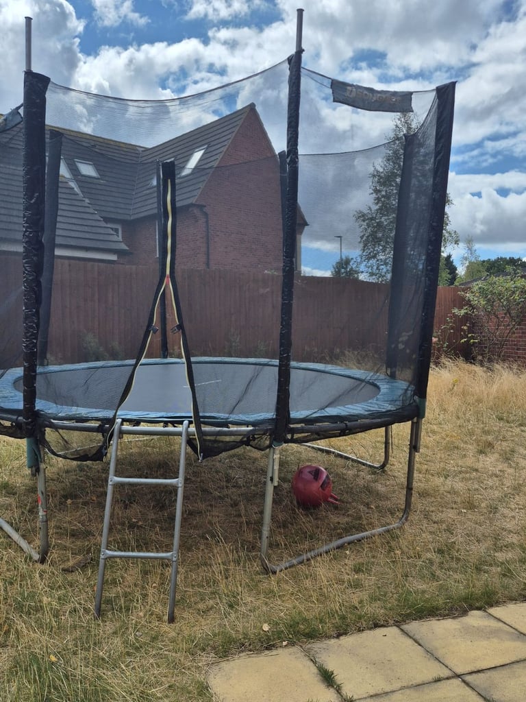 10ft (3m) Trampoline – Excellent Condition