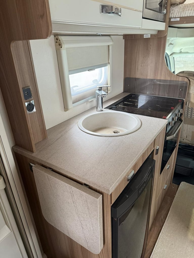2016 - Swift Lifestyle 686 - 2.3ltr - apx 70k - 6 Berth / 6 Belts 