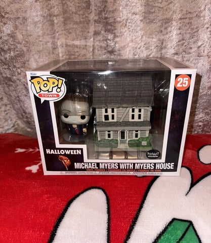 Funko POP! Town: Michael Myers with House - Halloween 