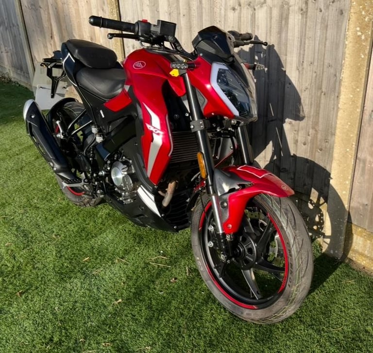 2024 KEEWAY RKF 125 ES 1 OWNER GENUINE 2400 MILES ONLY LOVELY LEARNER LEGAL BIKE