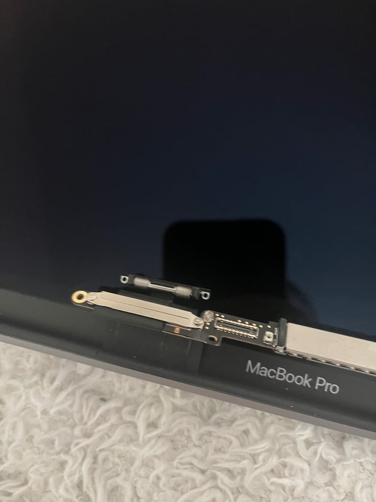 MacBook Pro 2019 16” grey screen 