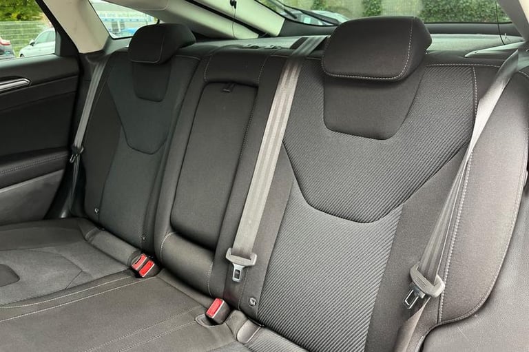 2016 Ford Mondeo 2.0 TDCi Titanium 5dr ** Sync 2 - Bluetooth / USB Connection ** Manual Hatchback...