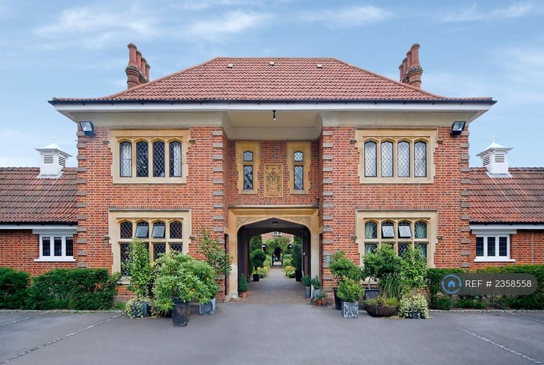 image for 2 bedroom flat in Windsor Forest Court, Ascot, SL5 (2 bed) (#2358558)