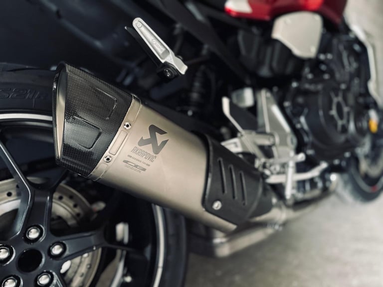 STUNNING 2019/19 HONDA CB1000R MOTORCYCLE 