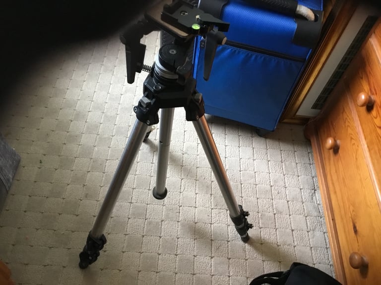 Manfrotto ART 055 professional tripod and carry bag