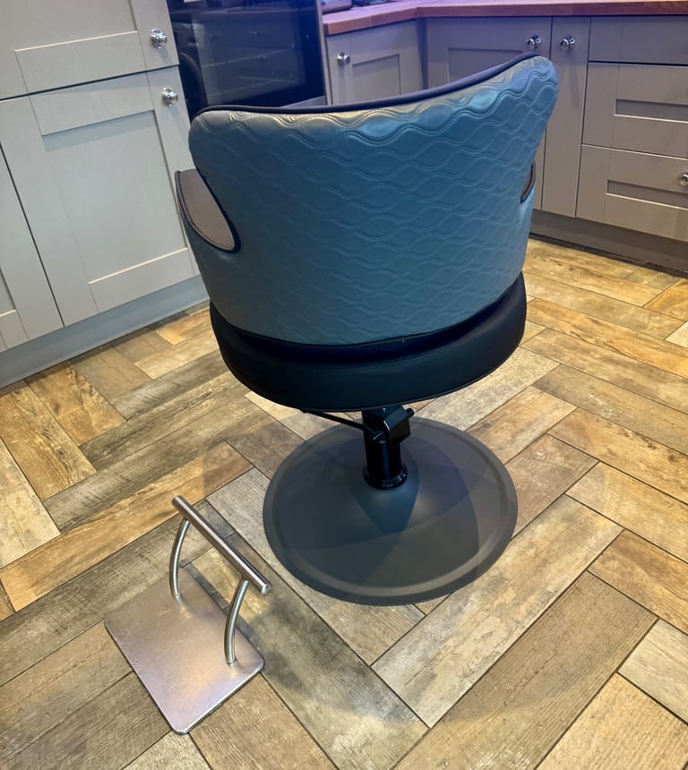 Hairdressing Chair 