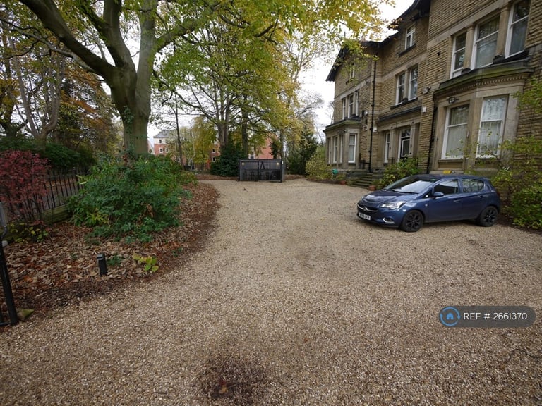 2 bedroom flat in North Hill Road, Leeds, LS6 (2 bed) (#2661370)