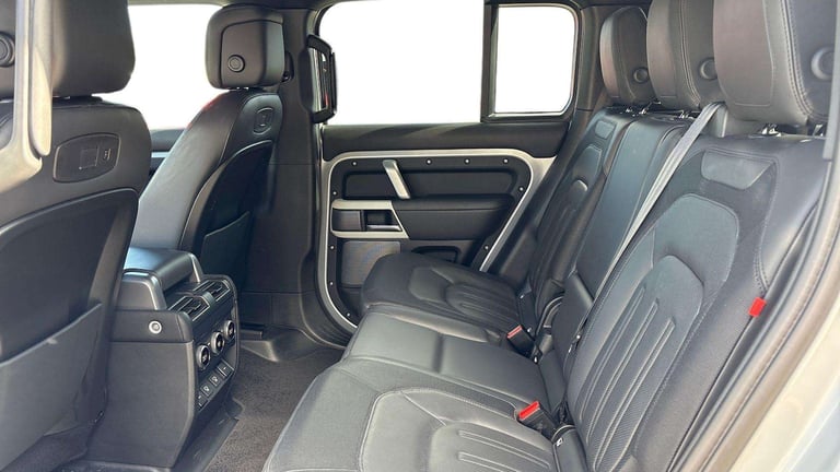 2021 Land Rover Defender 3.0 D300 X-Dynamic HSE 110 5dr Auto [7 Seat] ESTATE DIESEL Automatic