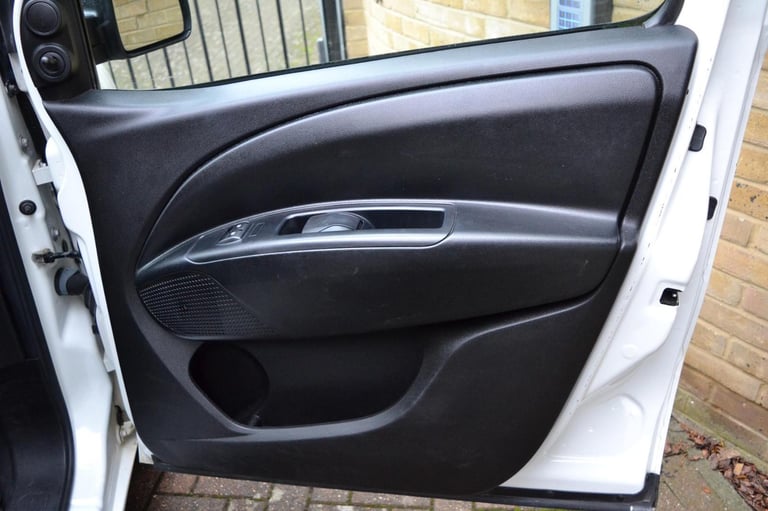2017 Vauxhall Combo COMBI,PANEL,CREW VAN 5 SEATS,2300 CDTI