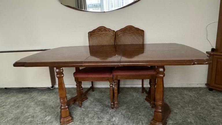 Extendable Wooden Dining table + 6 chairs