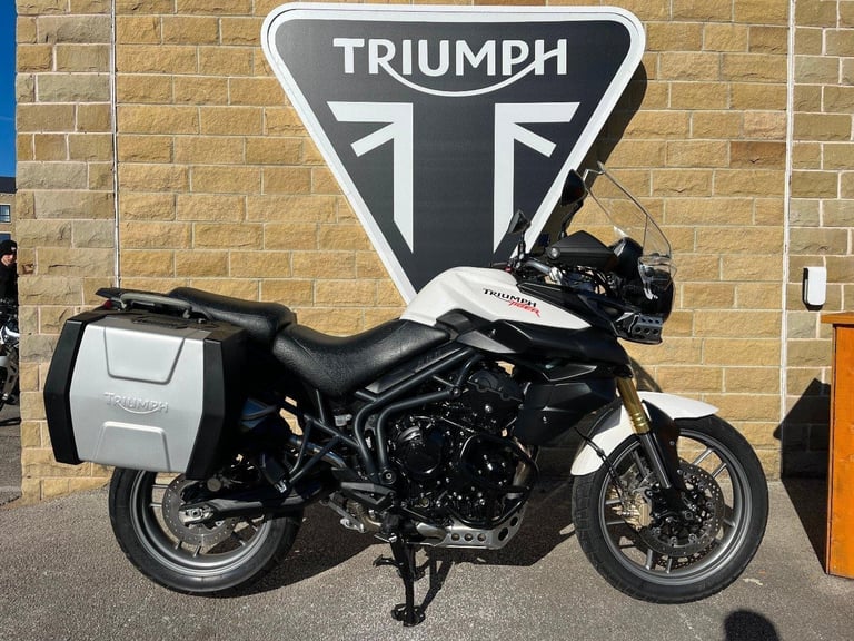 TRIUMPH TIGER 800- LOW MILEAGE