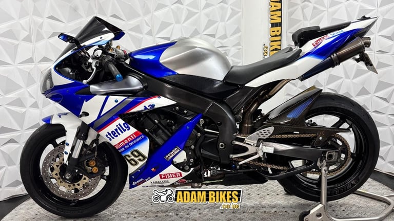 2004 Yamaha R1 | *WARRANTY PROVIDED*