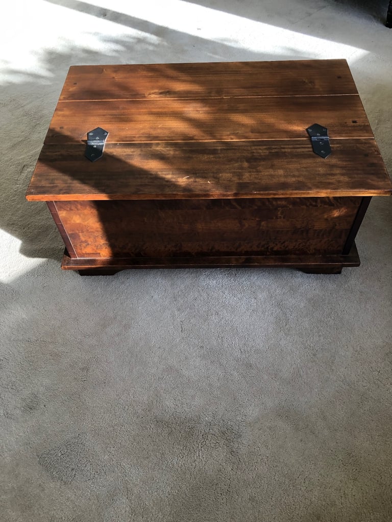 LAURA ASHLEY GARRAT COFFEE TABLE / TV STAND 