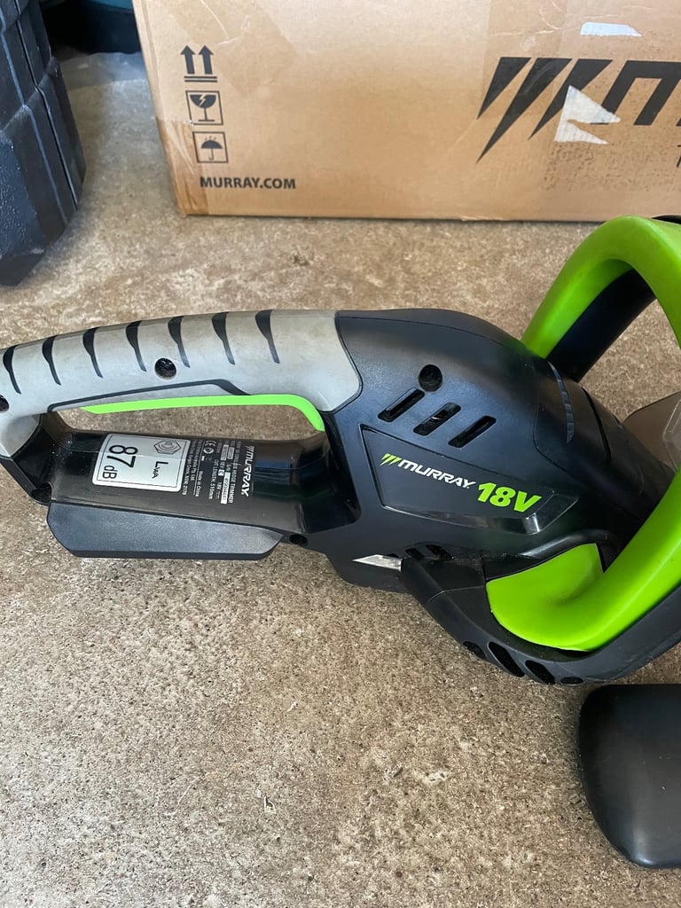 Murray 1697118 18V Lithium-Ion Hedge Trimmer Kit IQ18HTK