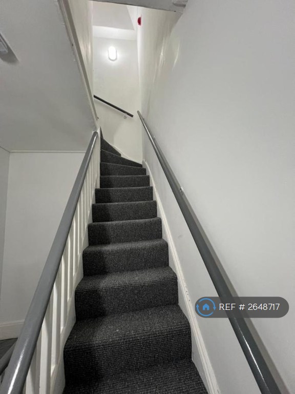 2 bedroom flat in Balmoral Road, Fairfield, Liverpool, L6 (2 bed) (#2648717)