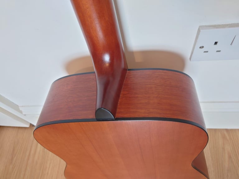 Yamaha FG700MS Solid Top Acoustic guitar with gigbag