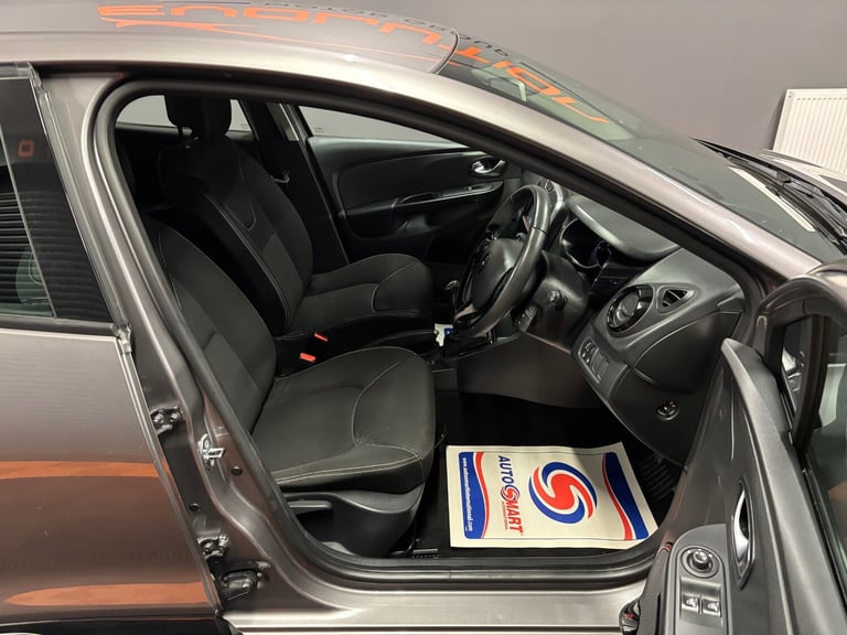 2015 Renault Clio 1.2 16V Dynamique Nav 5dr HATCHBACK Petrol Manual