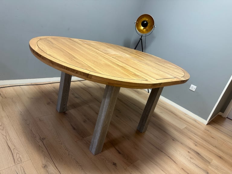 KNIGHTSBRIDGE Natural Solid Oak FurnitureLand 6 Seater Round Extendable Dining Table