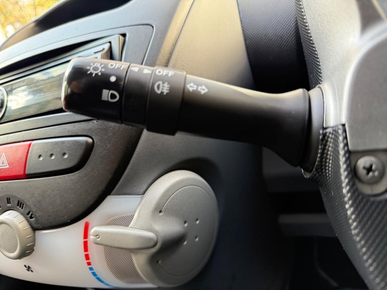 2008 Peugeot 107 1.0 12V Kiss Euro 4 3dr HATCHBACK Petrol Manual - Image 31