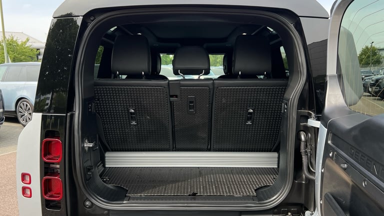 2024 Land Rover Defender 3.0 D300 X-Dynamic HSE 90 3dr Auto With Heated and